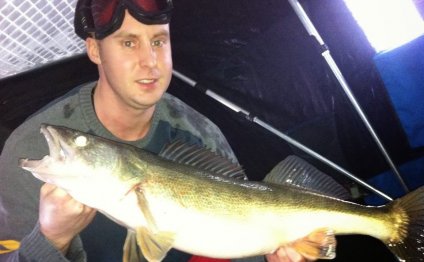 Ice fishing Lake Erie walleye
